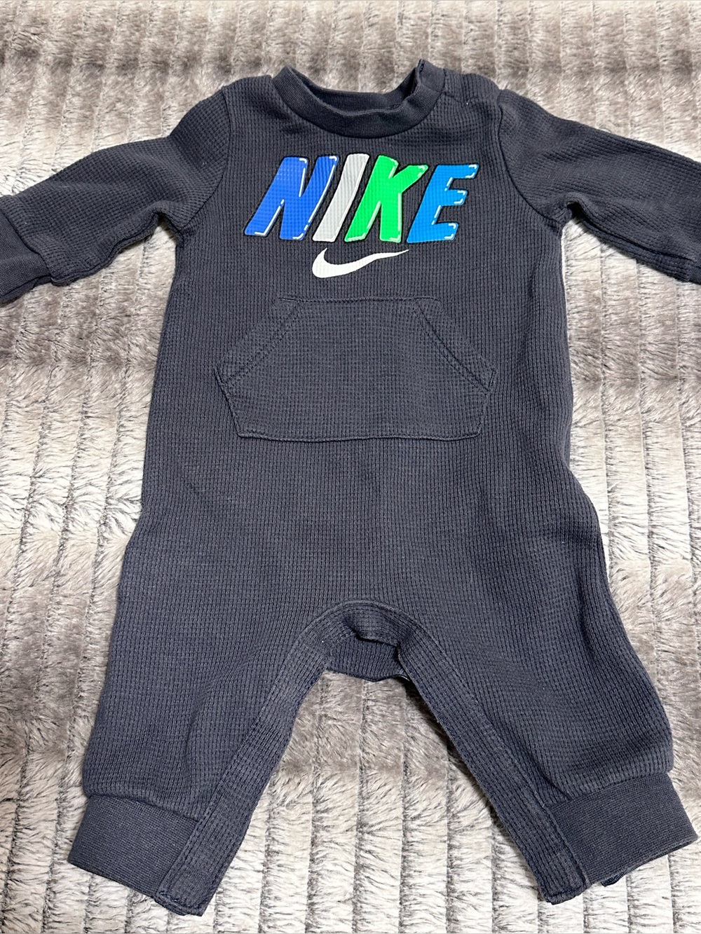 Nike Infant one piece outfit
Size 3 months